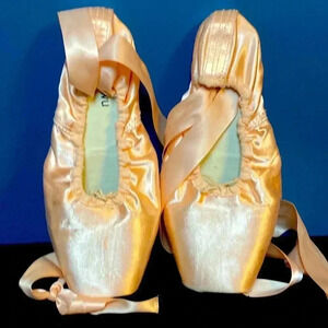 WENDY WU GIRLS BALLET POINT SHOE SOFT PINK LACE UP LEATHER SOLE CLEAN SIZE 8